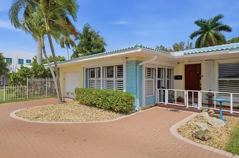 707 N Northlake Drive Hollywood FL 33019