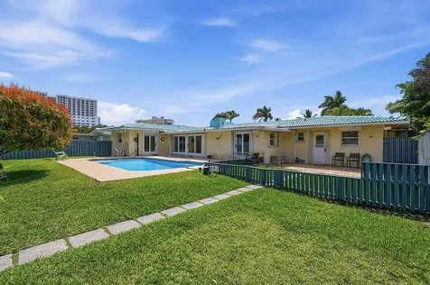 707 N Northlake Drive Hollywood FL 33019