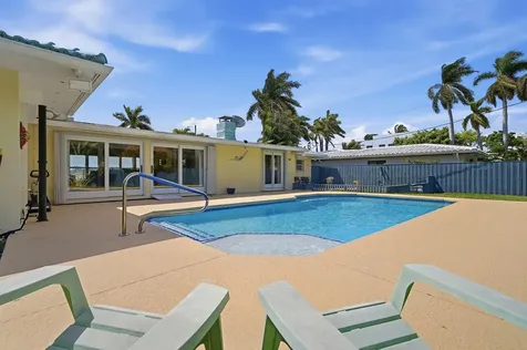 707 N Northlake Drive Hollywood FL 33019