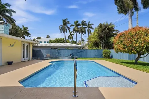 707 N Northlake Drive Hollywood FL 33019