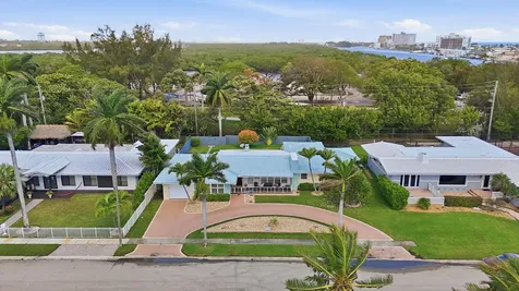 707 N Northlake Drive Hollywood FL 33019