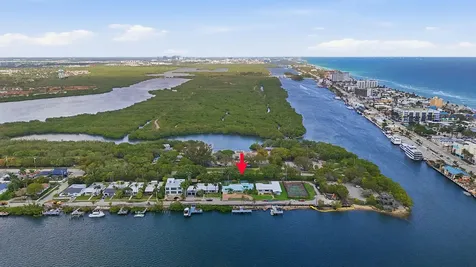 707 N Northlake Drive Hollywood FL 33019