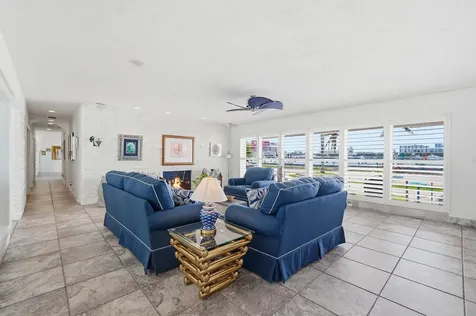 707 N Northlake Drive Hollywood FL 33019