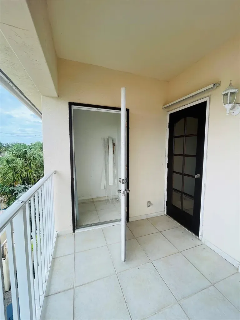 2605 Bay Drive Pompano Beach FL 33062