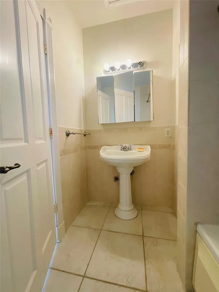 2605 Bay Drive Pompano Beach FL 33062