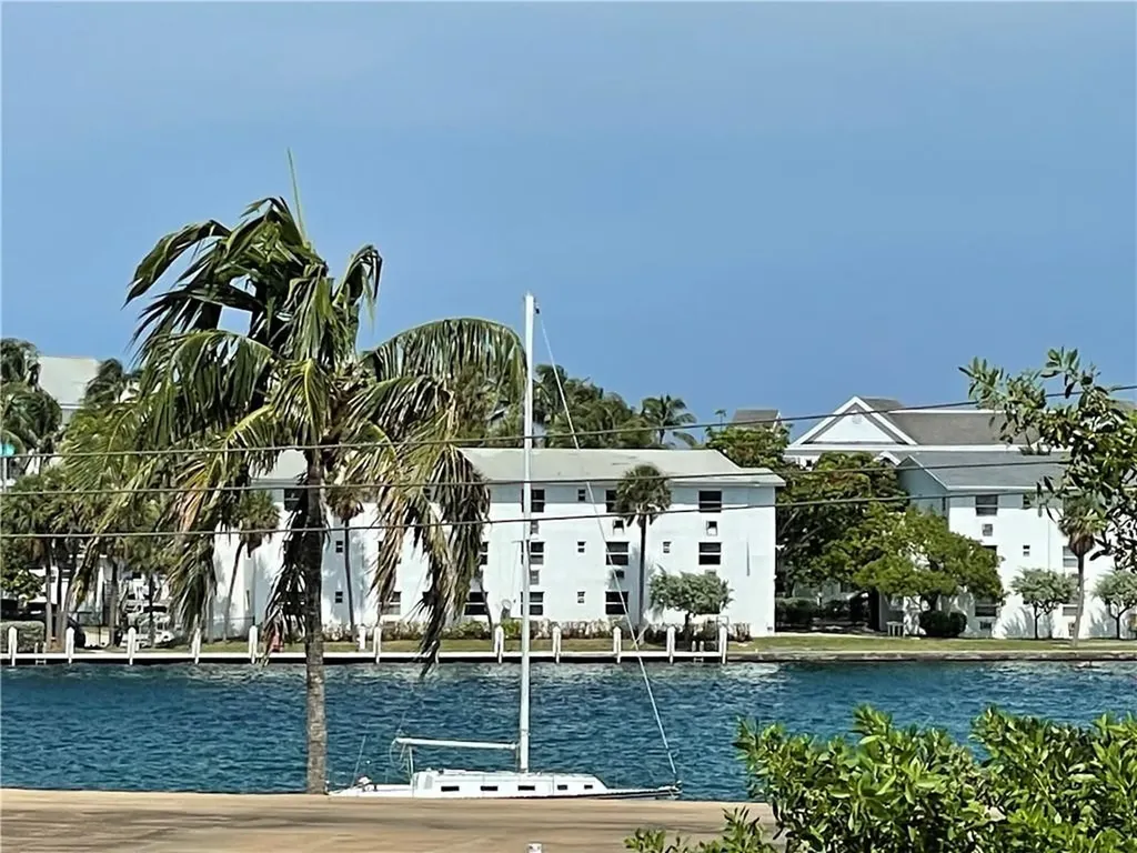 2605 Bay Drive Pompano Beach FL 33062