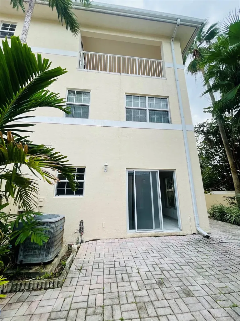 2605 Bay Drive Pompano Beach FL 33062