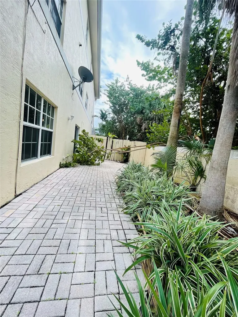 2605 Bay Drive Pompano Beach FL 33062