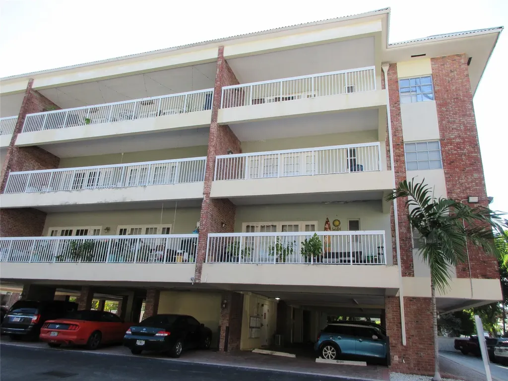 2420 SE 17th Street Fort Lauderdale FL 33316
