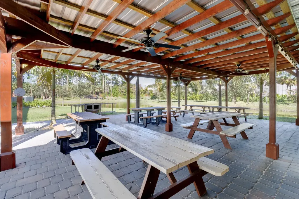 3700 SW 9th Street Vero Beach FL 32968