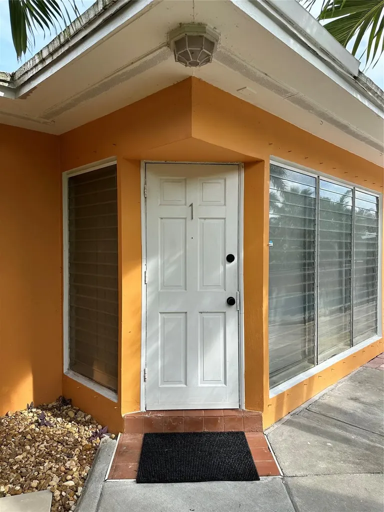 1101 NE 17 Way Fort Lauderdale FL 33304