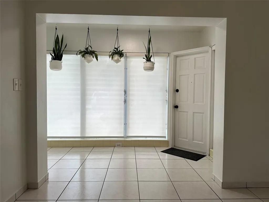 1101 NE 17 Way Fort Lauderdale FL 33304
