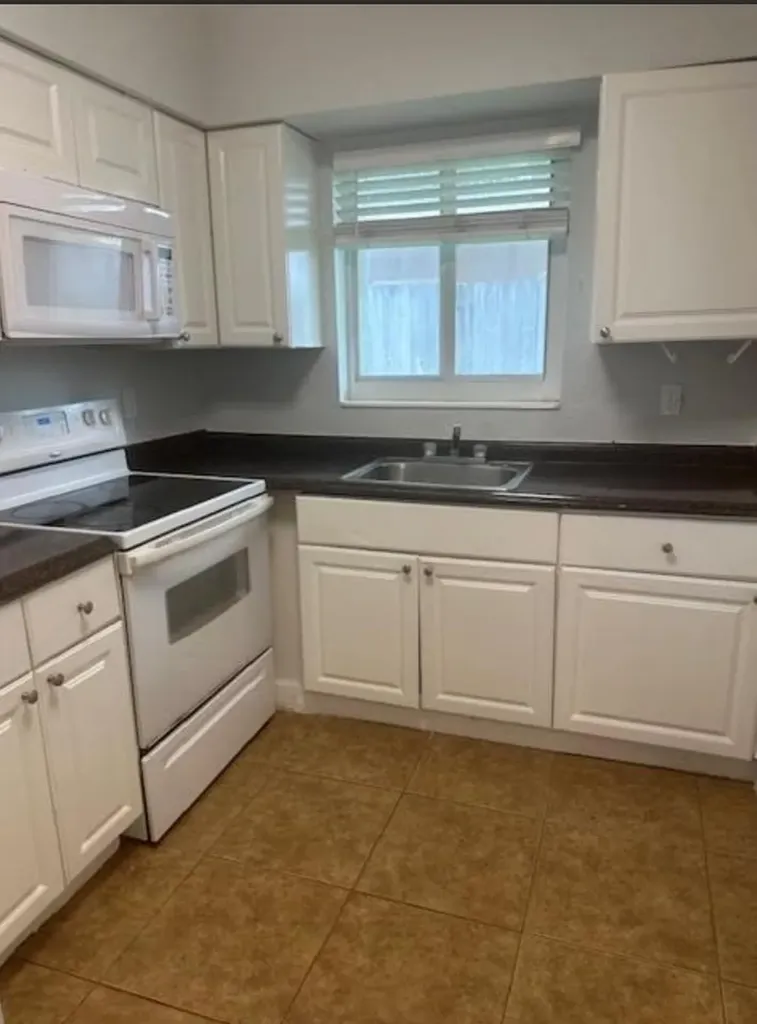 332 SW 2nd Place Pompano Beach FL 33060