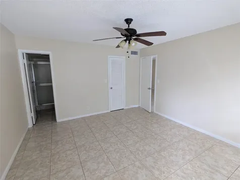 9800 Hollybrook Lake Drive Pembroke Pines FL 33025