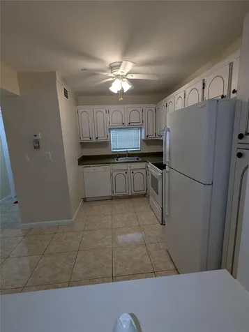 9800 Hollybrook Lake Drive Pembroke Pines FL 33025