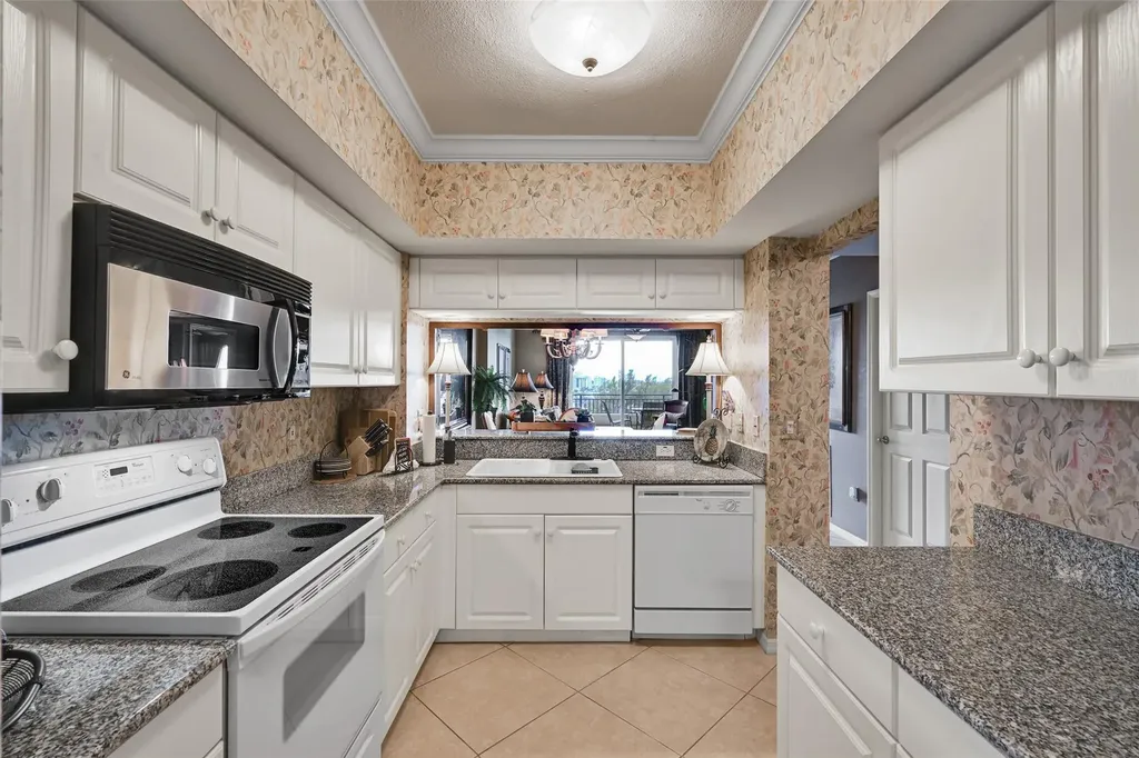 2880 NE 14th Street Causeway Pompano Beach FL 33062