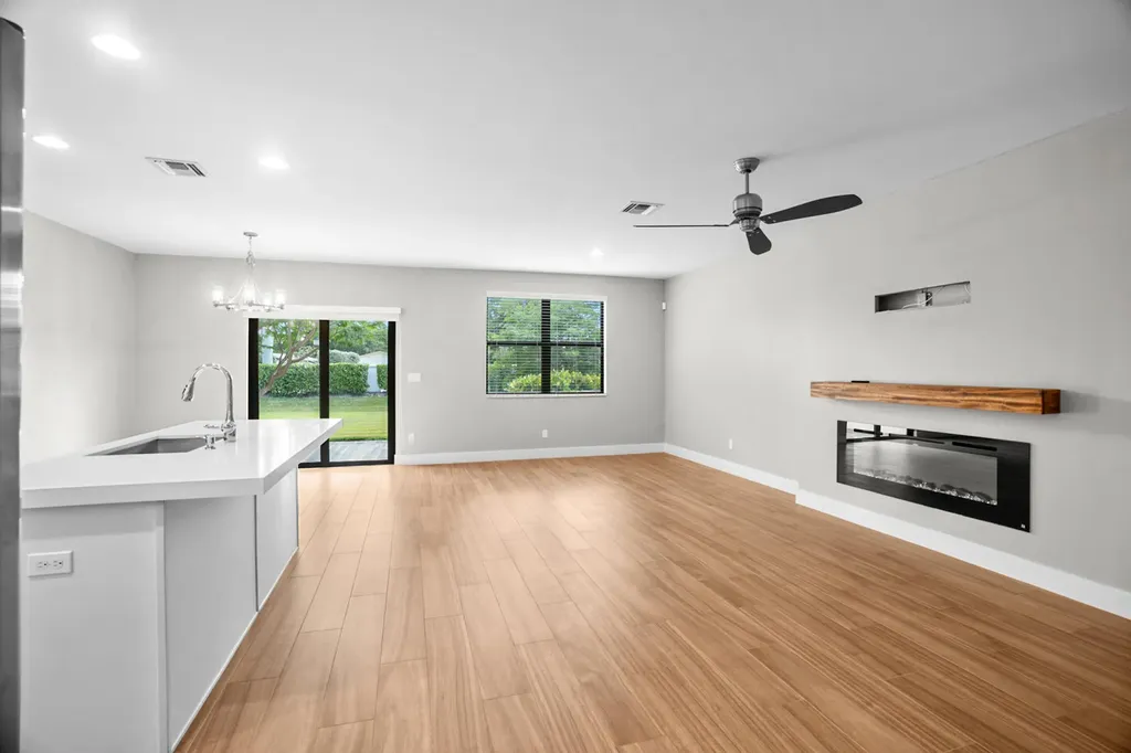 4507 E Aqua Bella Lane Fort Lauderdale FL 33312