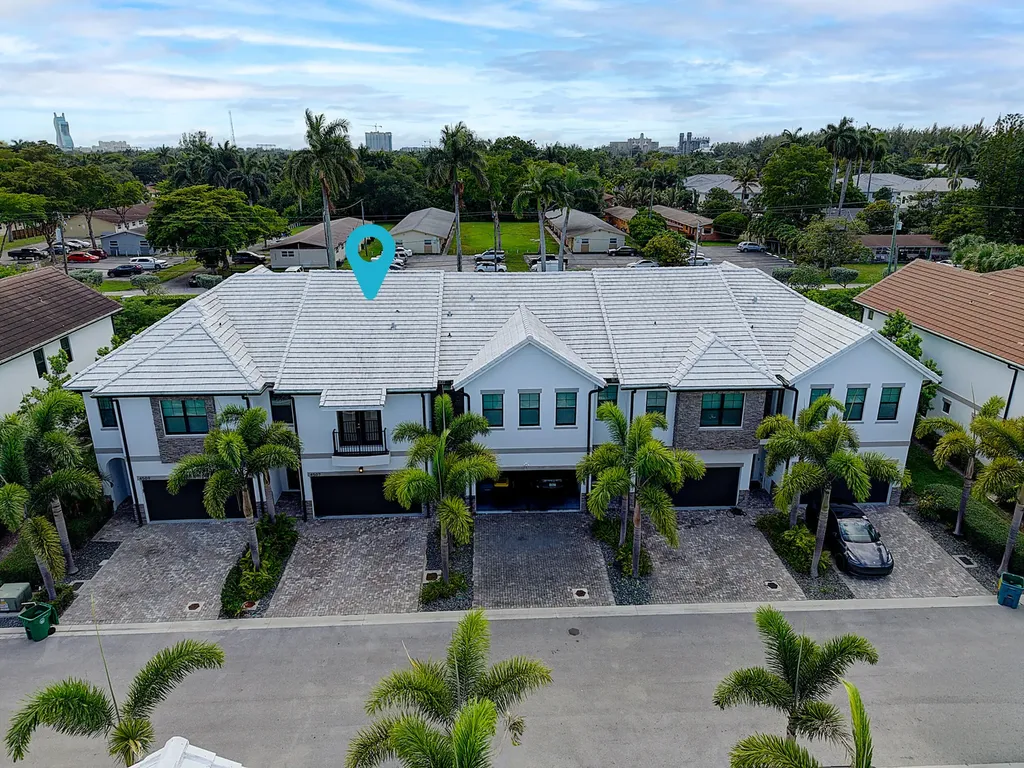4507 E Aqua Bella Lane Fort Lauderdale FL 33312