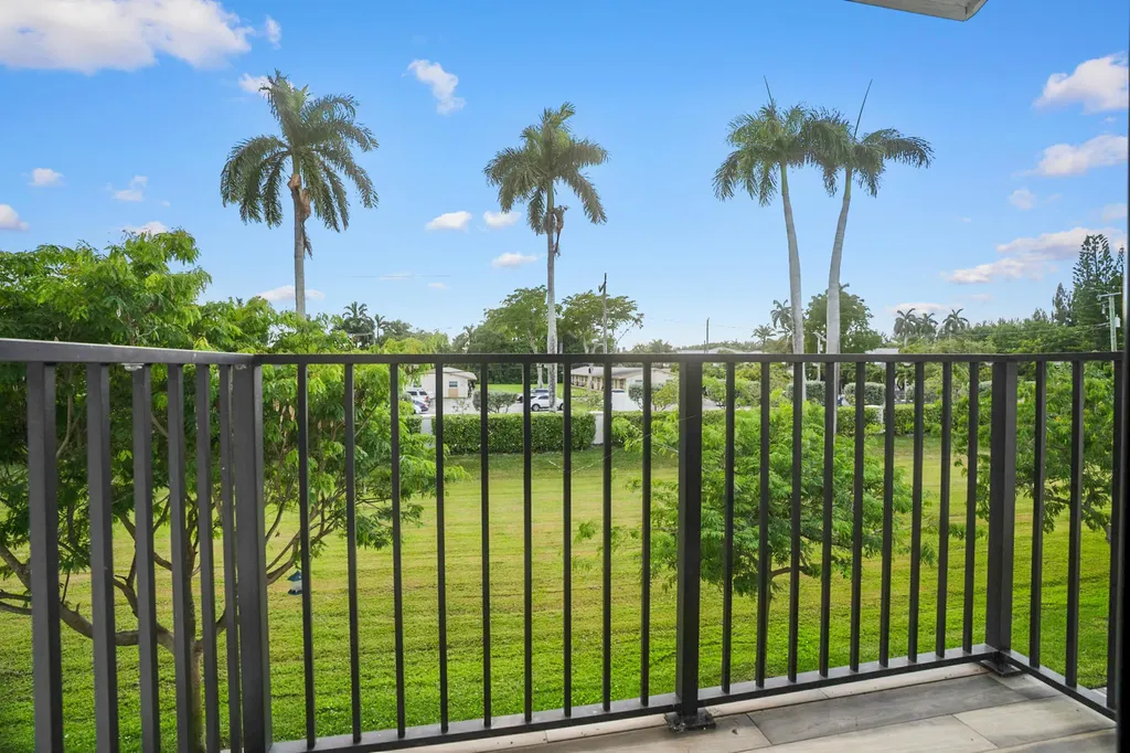 4507 E Aqua Bella Lane Fort Lauderdale FL 33312