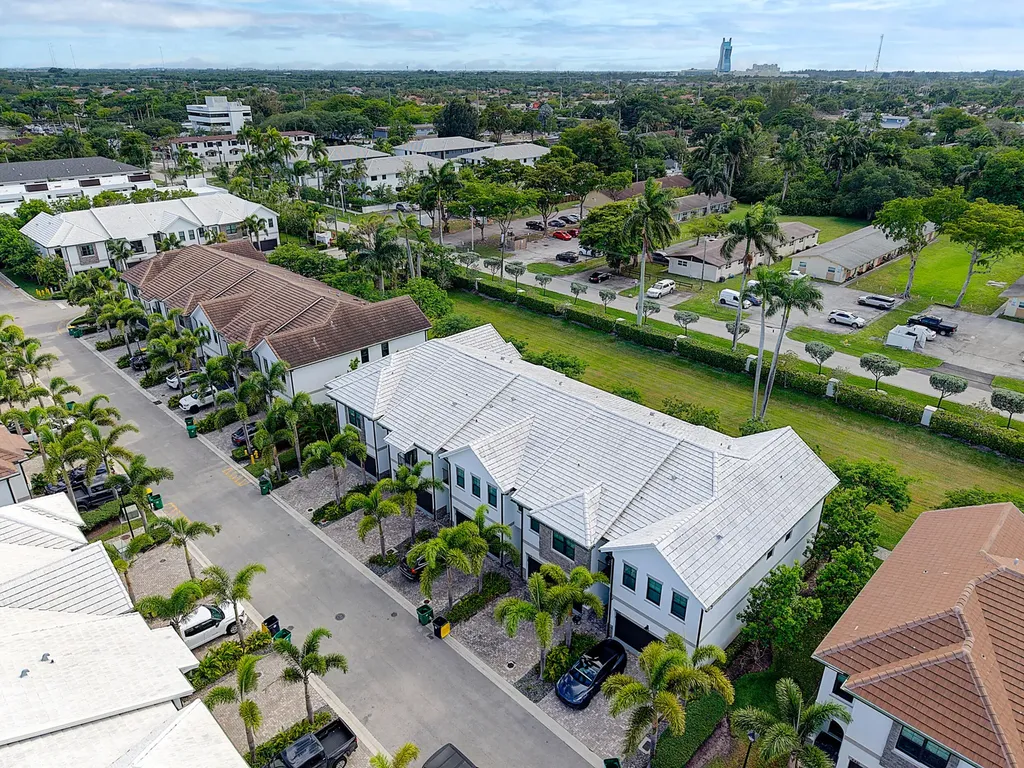 4507 E Aqua Bella Lane Fort Lauderdale FL 33312