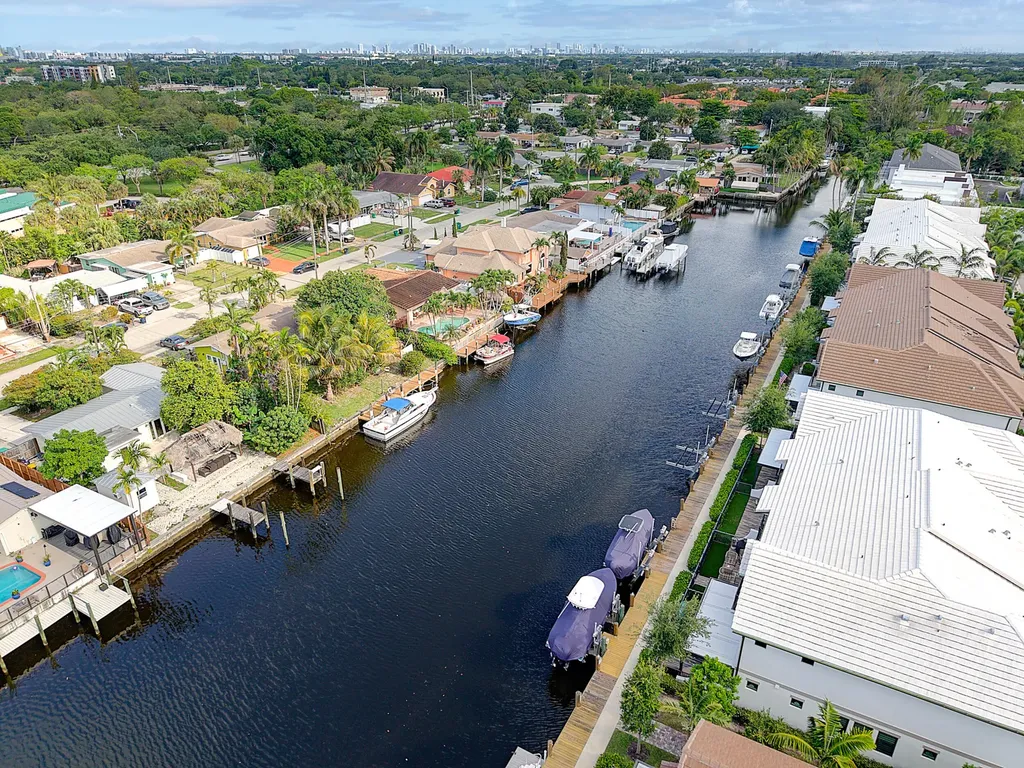 4507 E Aqua Bella Lane Fort Lauderdale FL 33312