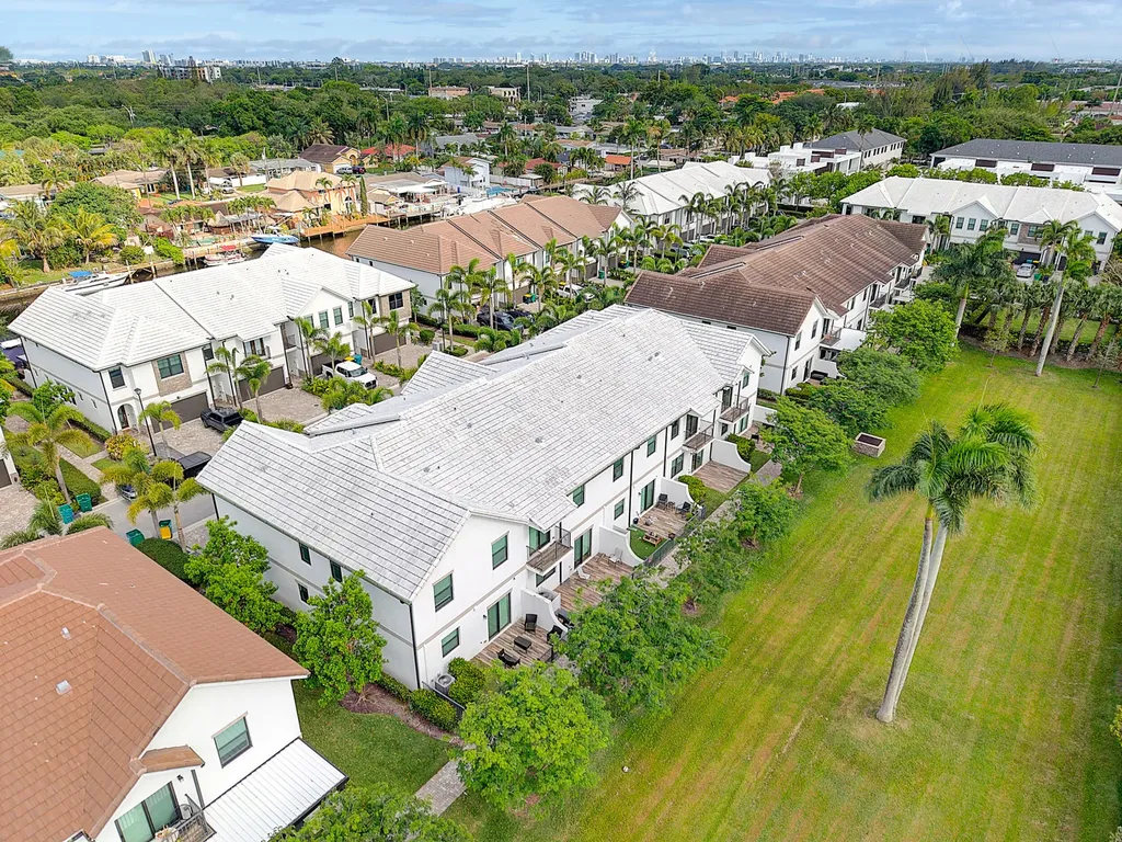 4507 E Aqua Bella Lane Fort Lauderdale FL 33312