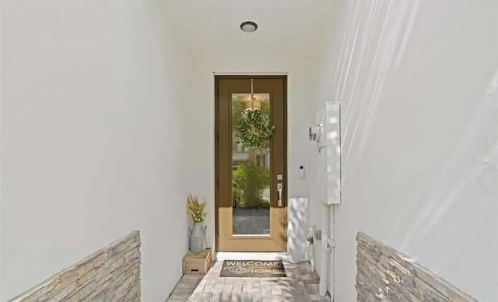 4507 E Aqua Bella Lane Fort Lauderdale FL 33312