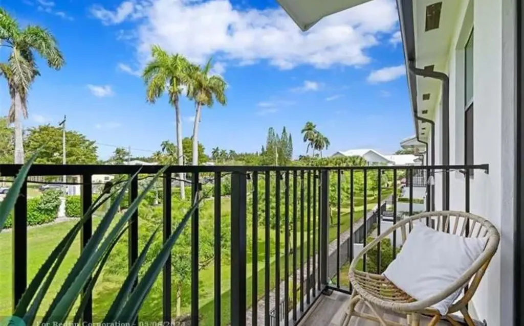 4507 E Aqua Bella Lane Fort Lauderdale FL 33312