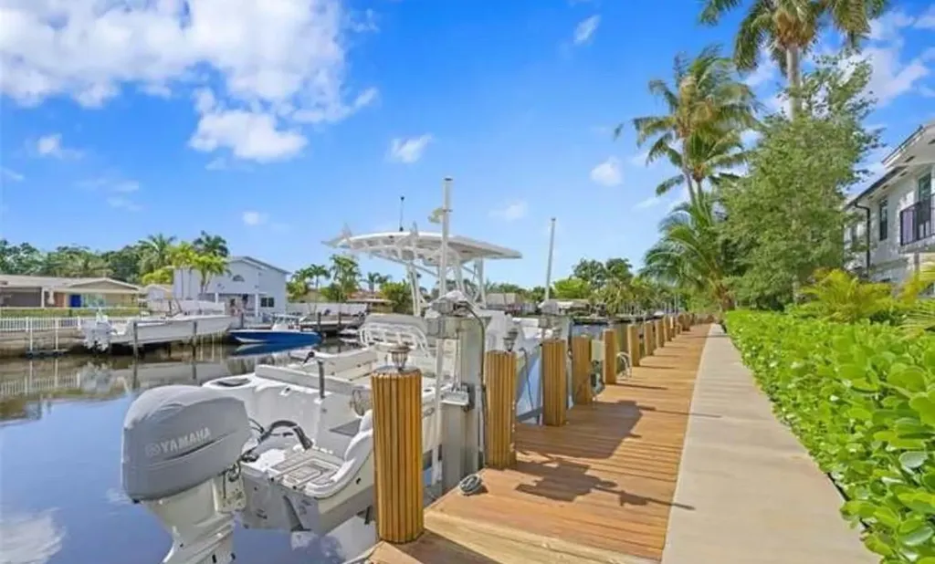 4507 E Aqua Bella Lane Fort Lauderdale FL 33312