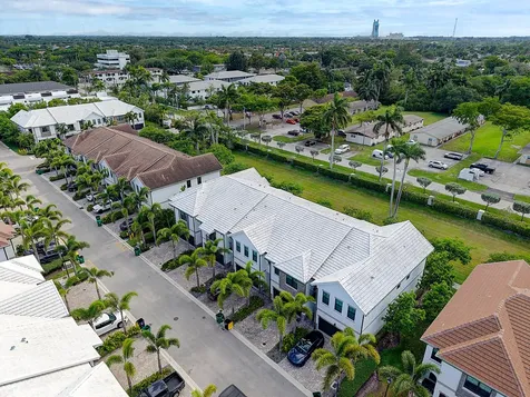 4507 E Aqua Bella Lane Fort Lauderdale FL 33312