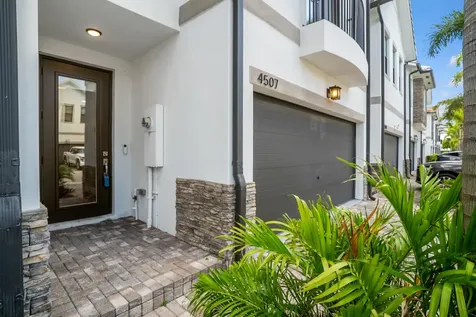4507 E Aqua Bella Lane Fort Lauderdale FL 33312