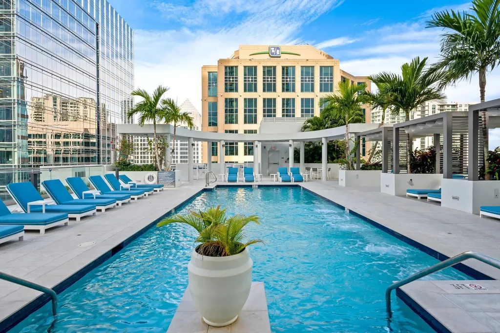 100 E Las Olas Boulevard Fort Lauderdale FL 33301
