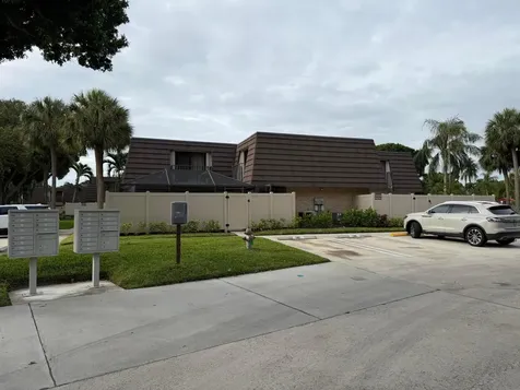 7622 N 76th Way West Palm Beach FL 33407