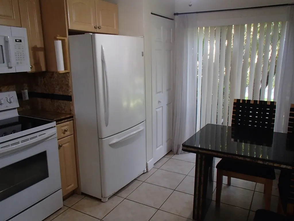 7910 NW 7th Street Pembroke Pines FL 33024