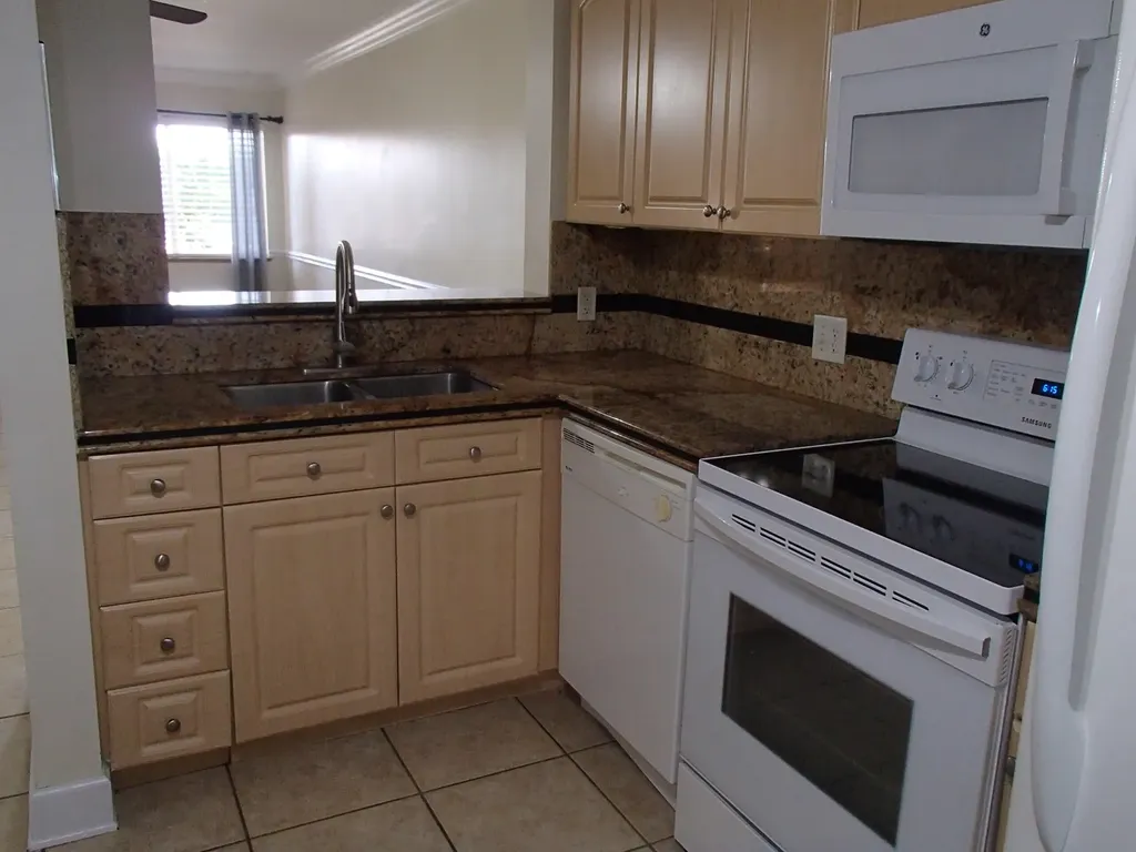 7910 NW 7th Street Pembroke Pines FL 33024