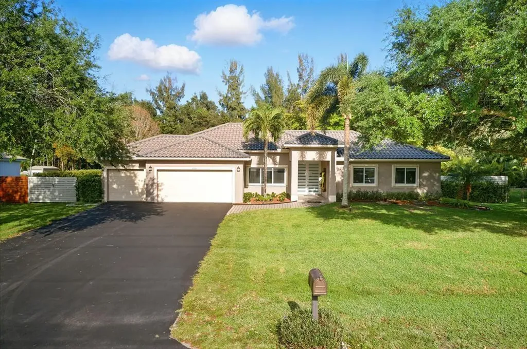 5320 SW 199th Avenue Pembroke Pines FL 33332