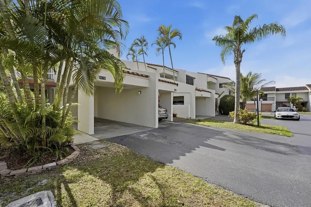 6678 Racquet Club Drive Fort Lauderdale FL 33319