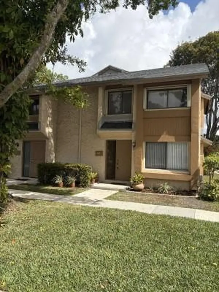 68 Wimbledon Lake Drive Plantation FL 33324