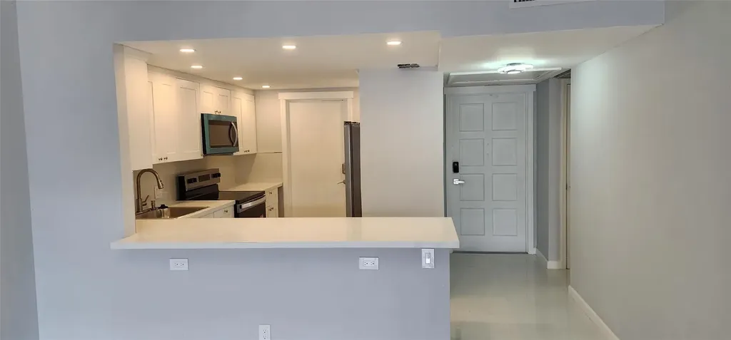 2801 N Palm Aire Drive Pompano Beach FL 33069