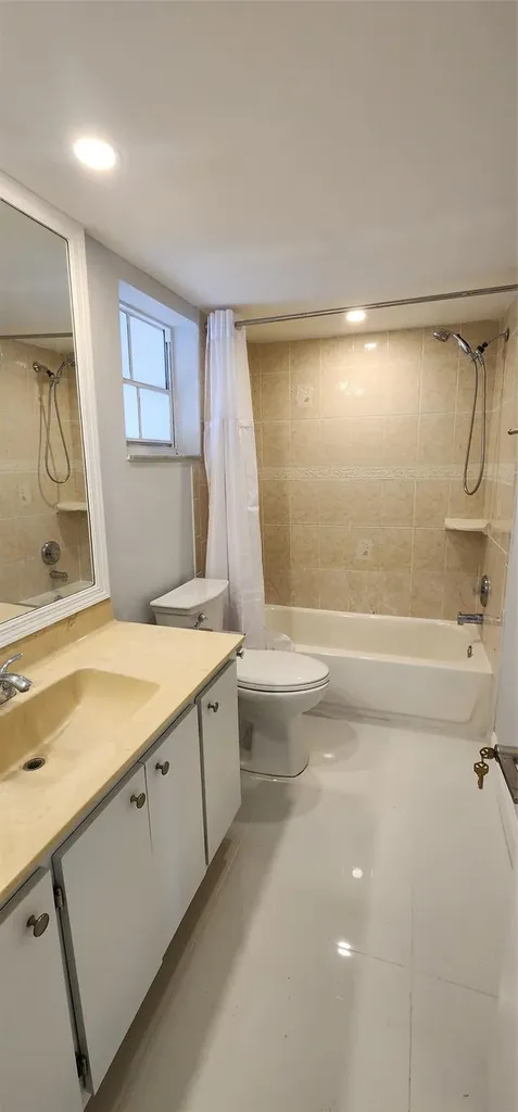 2801 N Palm Aire Drive Pompano Beach FL 33069