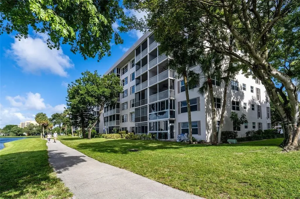 2801 N Palm Aire Drive Pompano Beach FL 33069