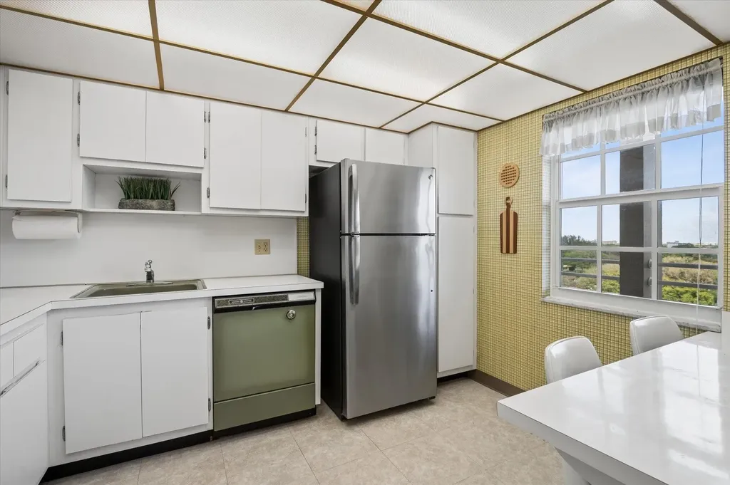 575 Oaks Lane Pompano Beach FL 33069