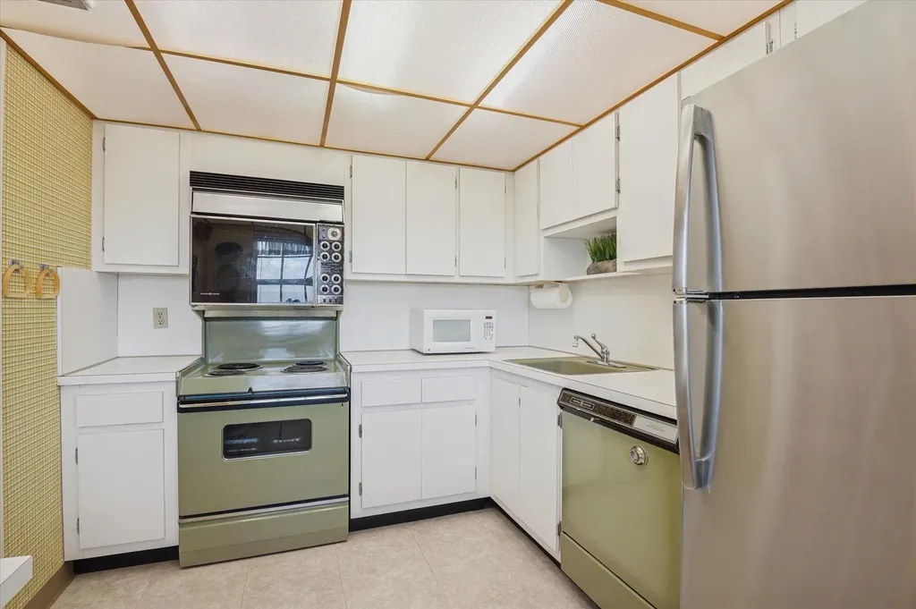 575 Oaks Lane Pompano Beach FL 33069