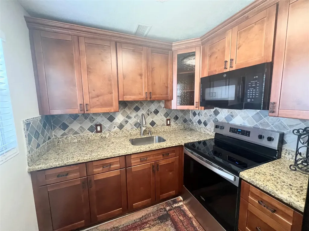 304 Oakridge Q Deerfield Beach FL 33442