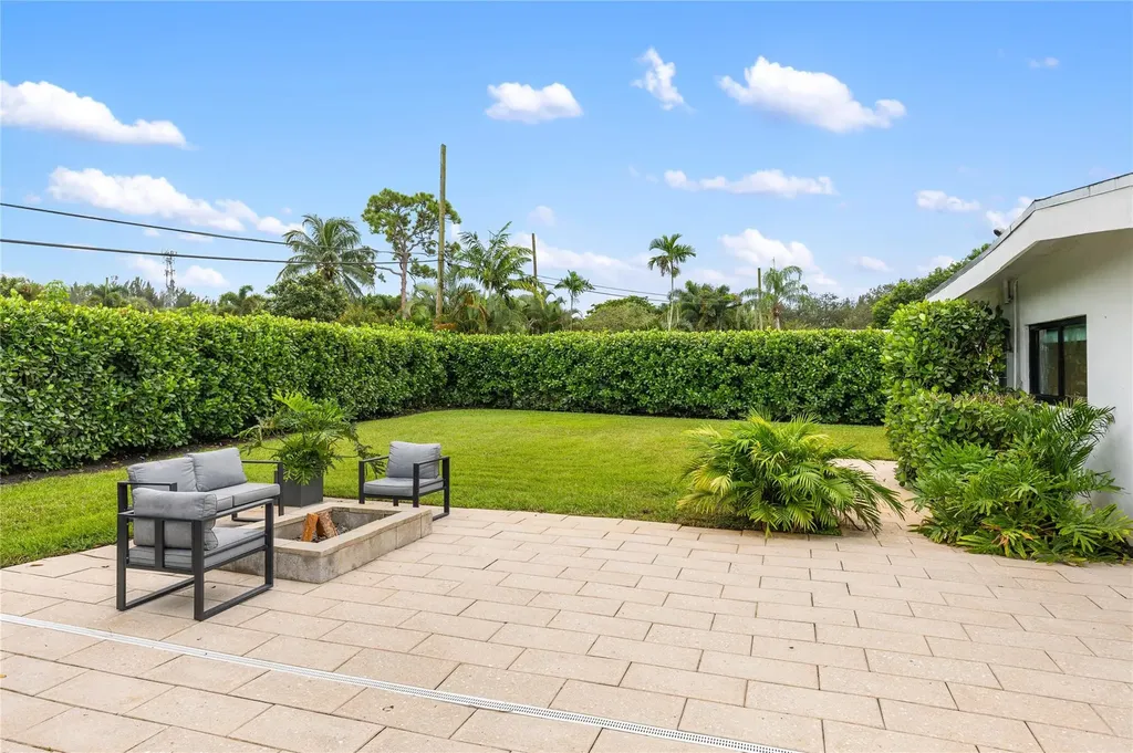 1080 E Country Club Circle Plantation FL 33317