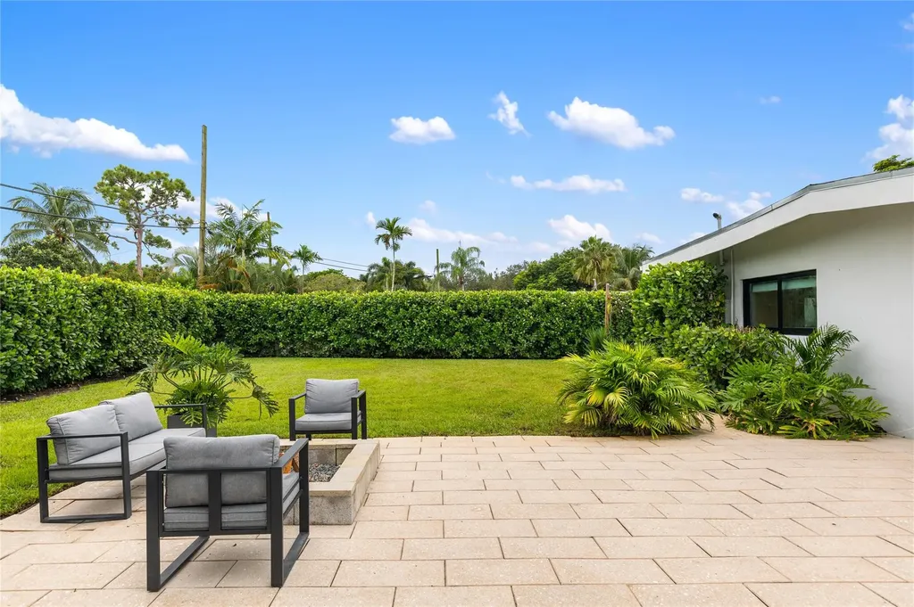 1080 E Country Club Circle Plantation FL 33317