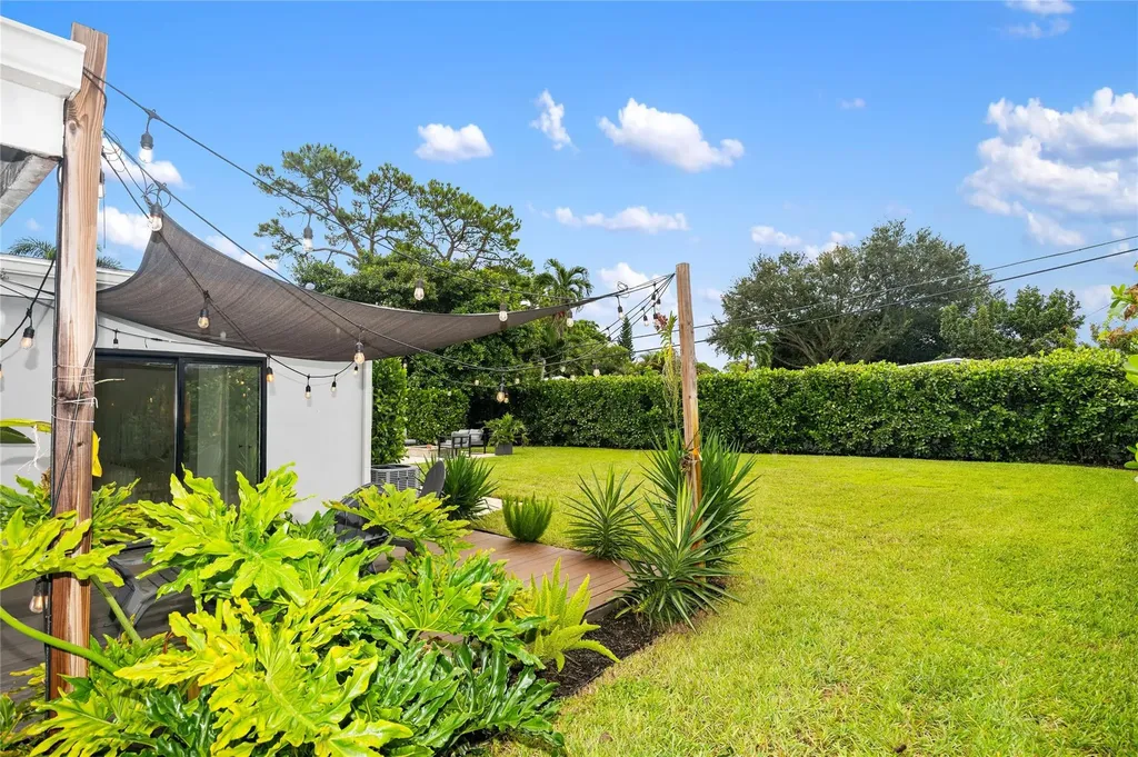 1080 E Country Club Circle Plantation FL 33317