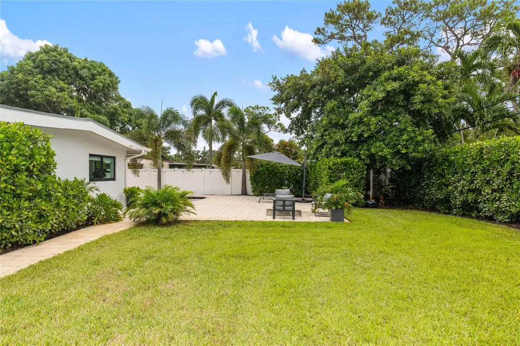 1080 E Country Club Circle Plantation FL 33317