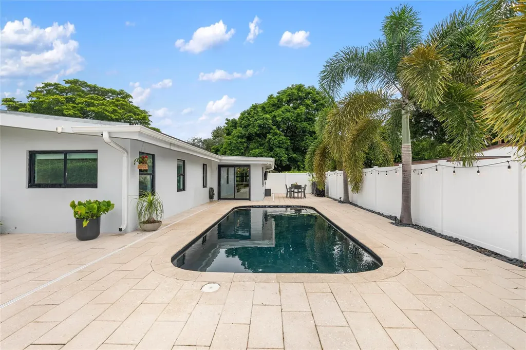 1080 E Country Club Circle Plantation FL 33317