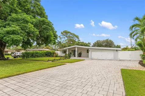 1080 E Country Club Circle Plantation FL 33317